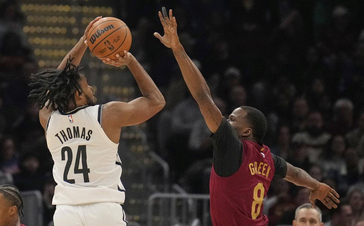 NBA西部强强对决:勇士队客场胜马刺队取得三连胜的简单介绍