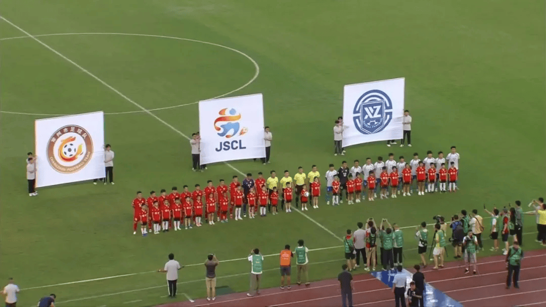 国际赛事中，球员们全力以赴