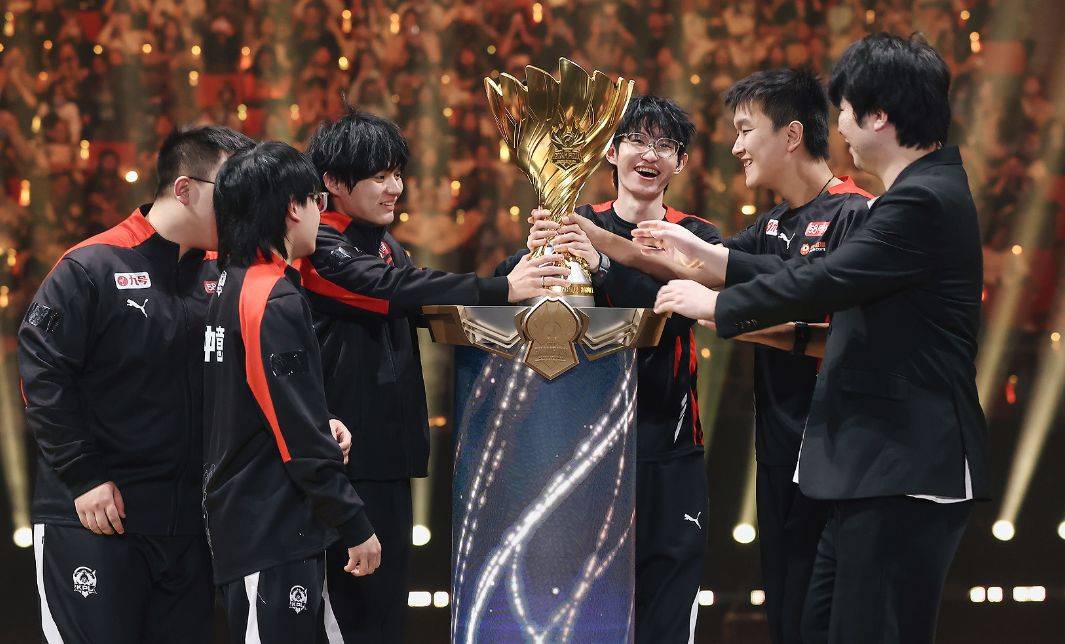 热血激战！欧洲顶尖球队创造传奇的简单介绍