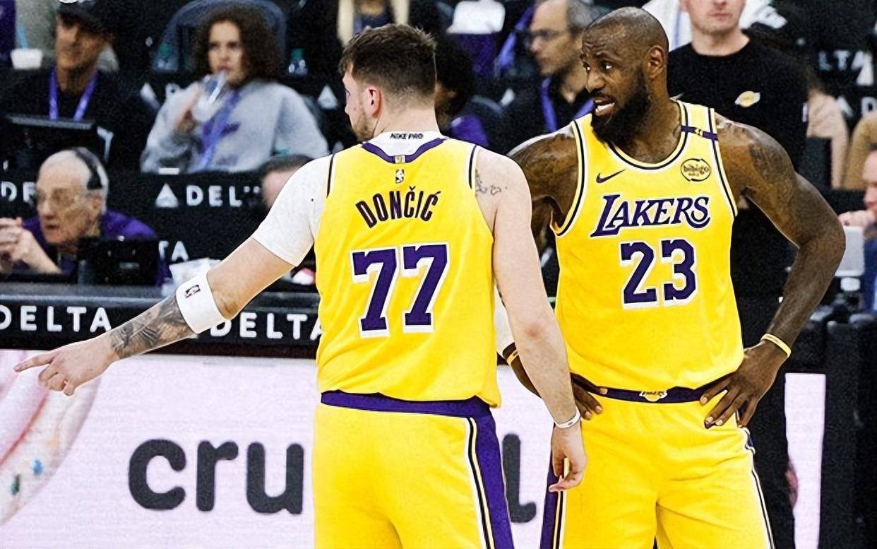 湖人不敌爵士,戴维斯分挥泪战败,球队低迷的简单介绍 湖人不敌爵士,戴维斯分挥泪战败,球队低迷的简单介绍