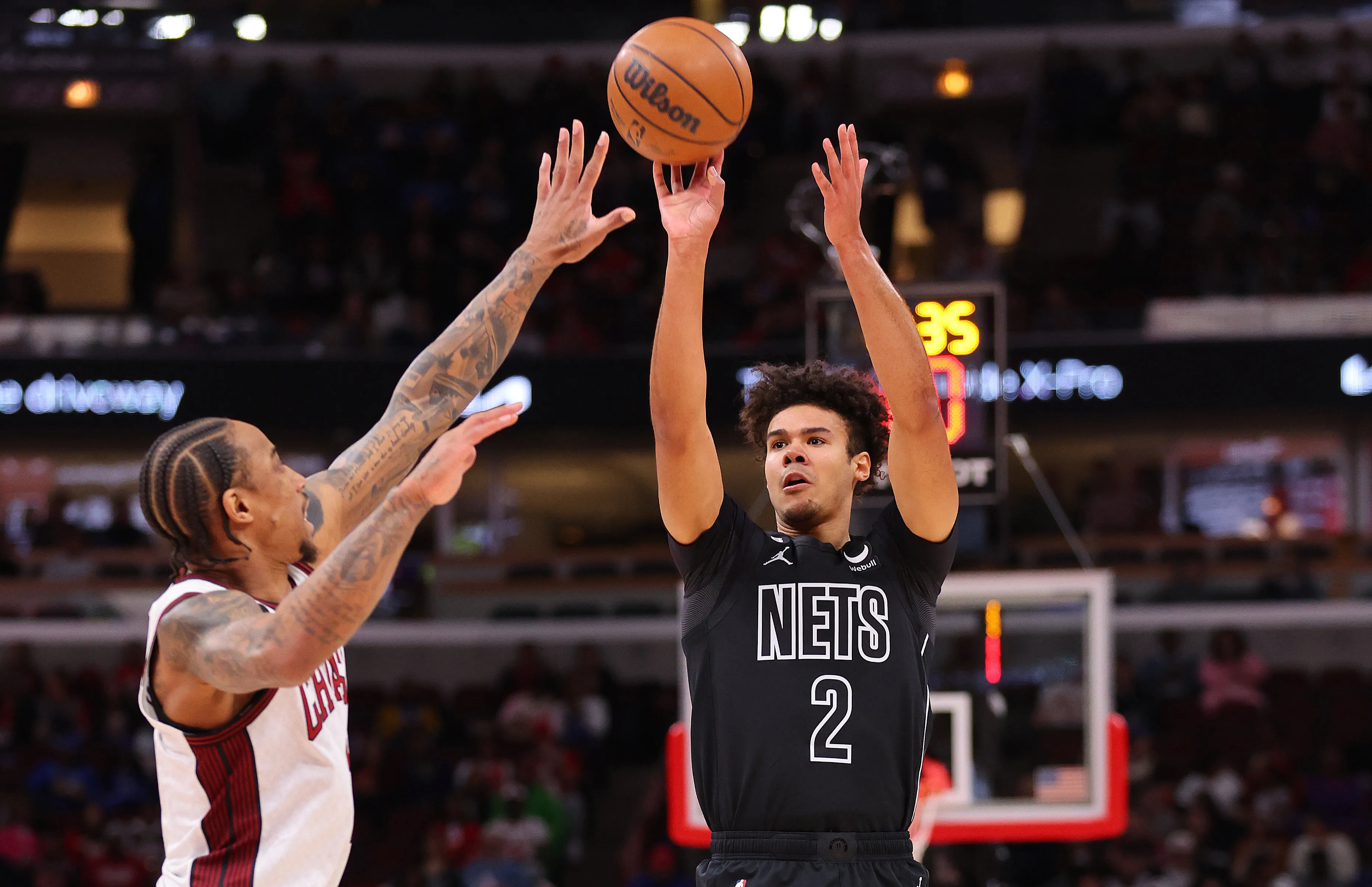 篮网客场惊险取胜，逆袭翻盘