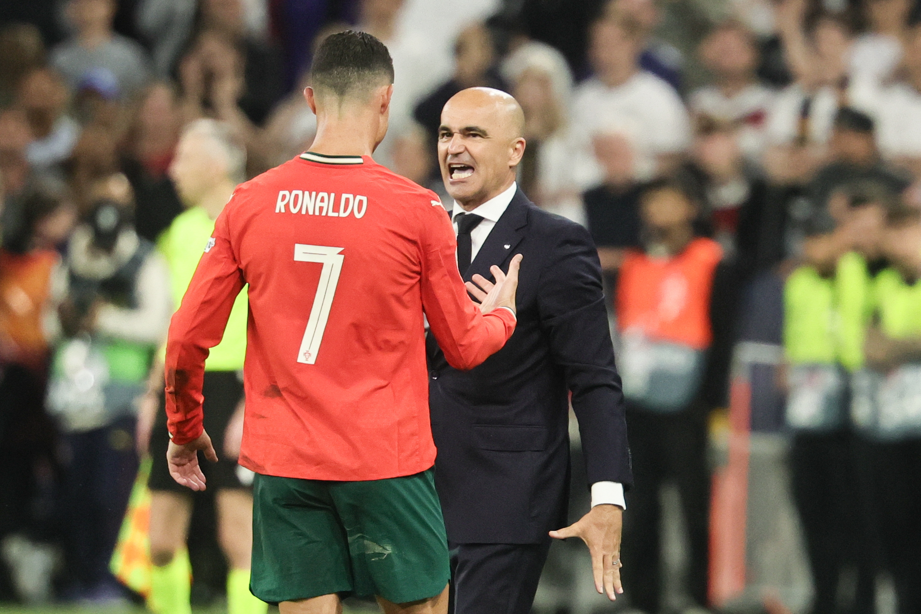 葡萄牙队士气高涨，成功晋级欧洲杯资格赛