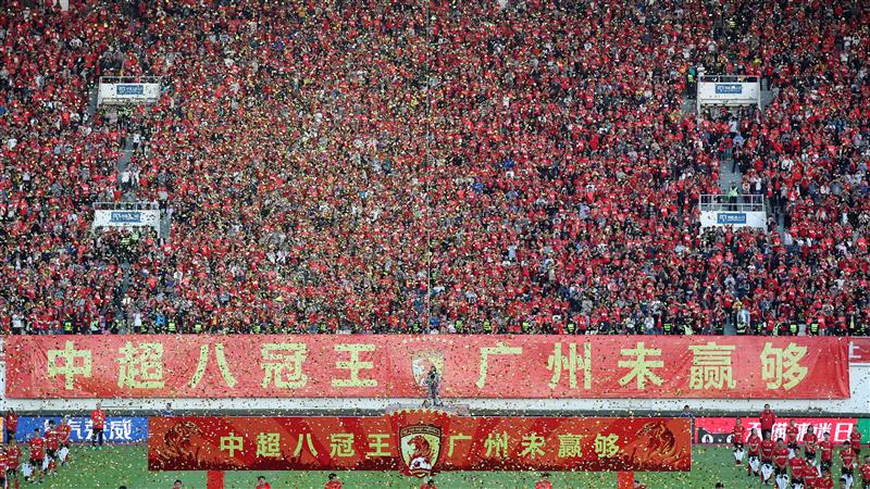 上海上港对决广州恒大,赛场情势激动人心 上海上港对决广州恒大,赛场情势激动人心