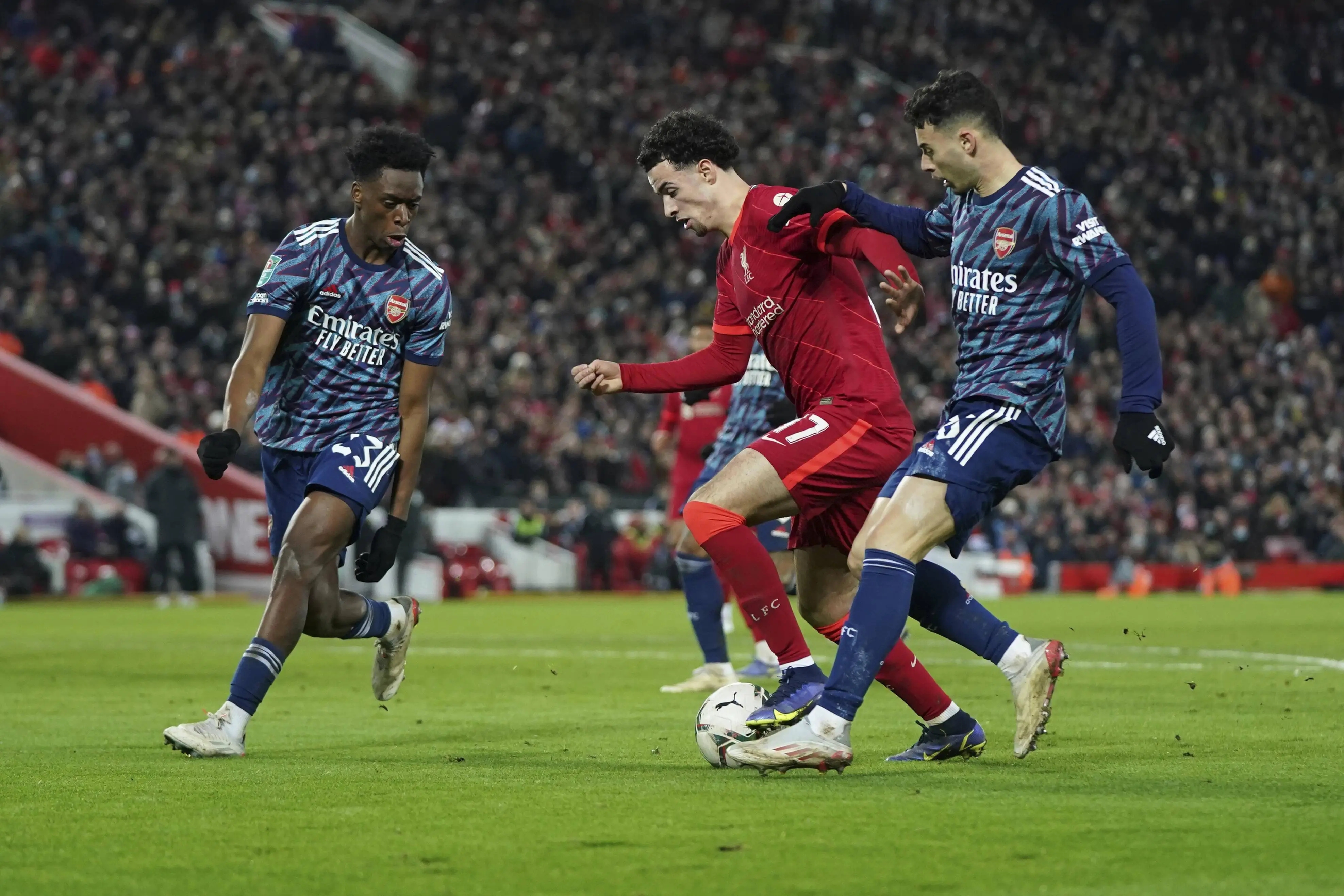 球明星在比赛中奉献出色表现的简单介绍