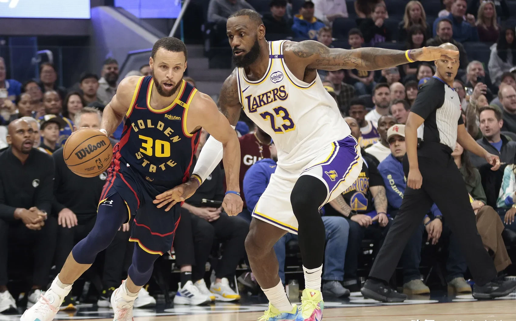 勇士客场战胜湖人,连胜三场 勇士客场战胜湖人,连胜三场