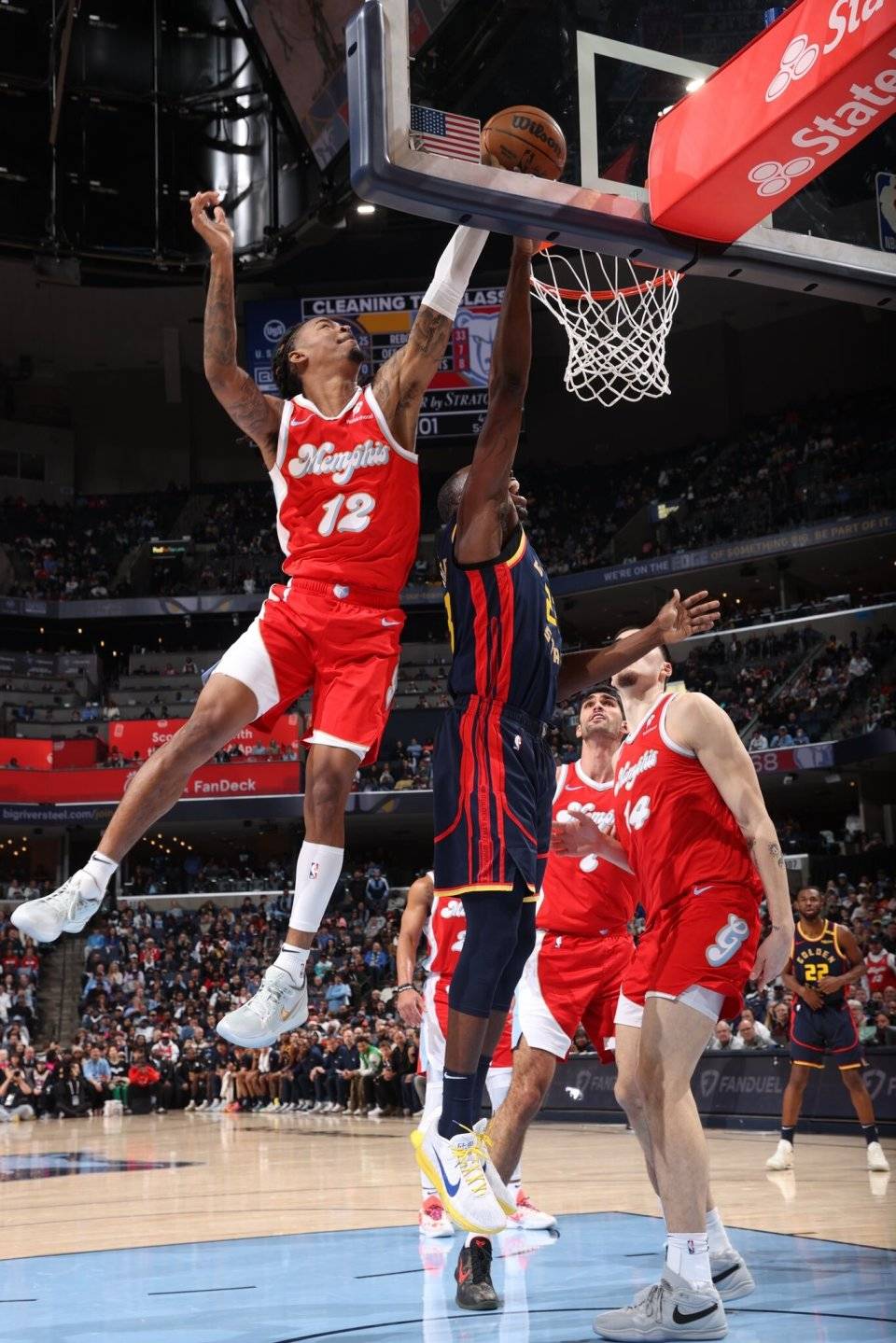 灰熊险胜尼克斯,守住胜利 灰熊险胜尼克斯,守住胜利