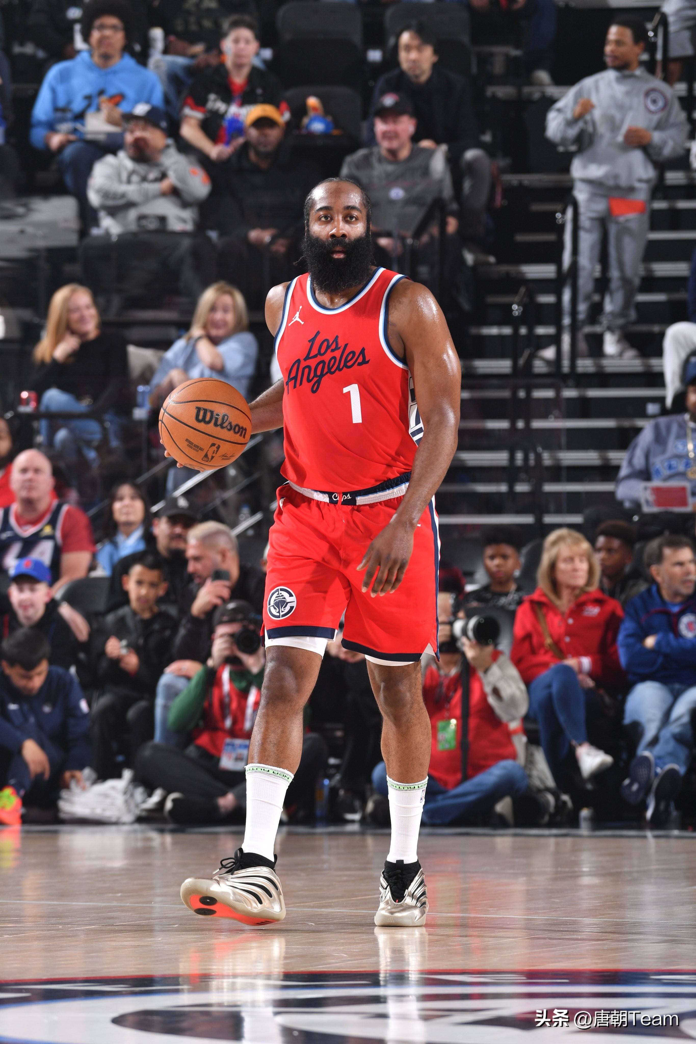 快船击败雄鹿,豪取四连胜 快船击败雄鹿,豪取四连胜