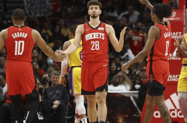 火箭客场胜雄鹿,取得连胜 火箭客场胜雄鹿,取得连胜