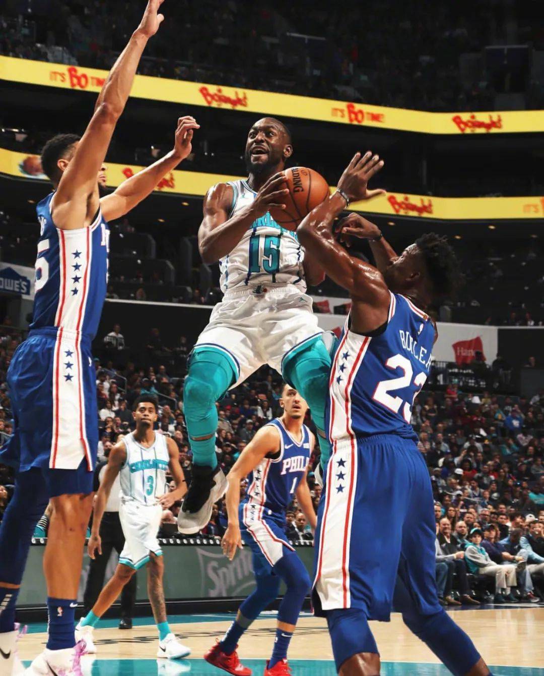 黄蜂憾负骑士,沃克独造28分 黄蜂憾负骑士,沃克独造28分